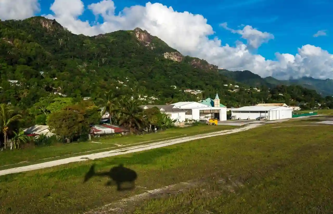 Flights to Seychelles and location of the islands – Coral Strand Smart Choice 4*, Beau Vallon, Mahe Island, Seychelles