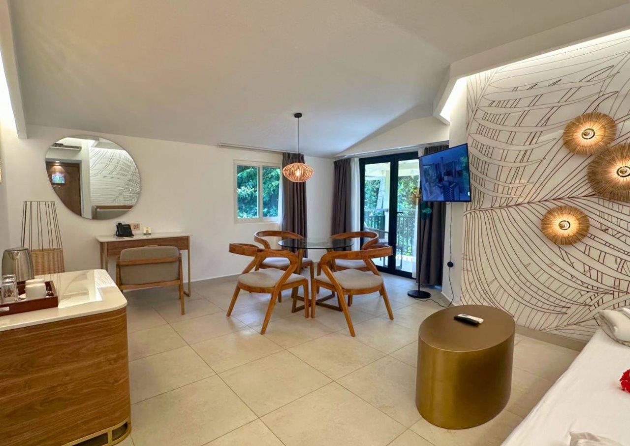 Signature Superior Ocean with kitchenette – Coral Strand Smart Choice 4*, Beau Vallon, Île de Mahé, Seychelles