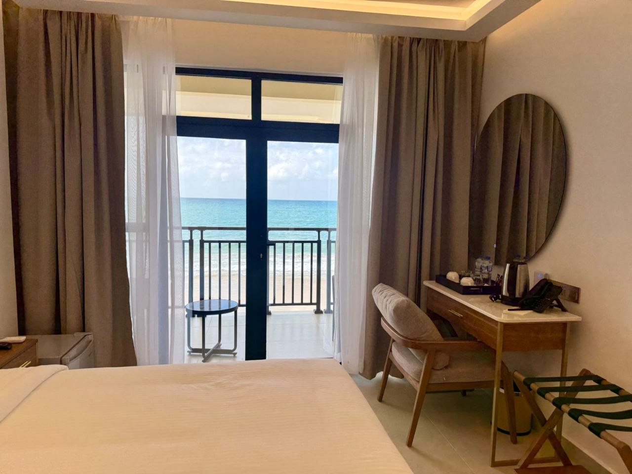 Signature Silhouette Honeymoon – Coral Strand Smart Choice 4*, Beau Vallon, Île de Mahé, Seychelles